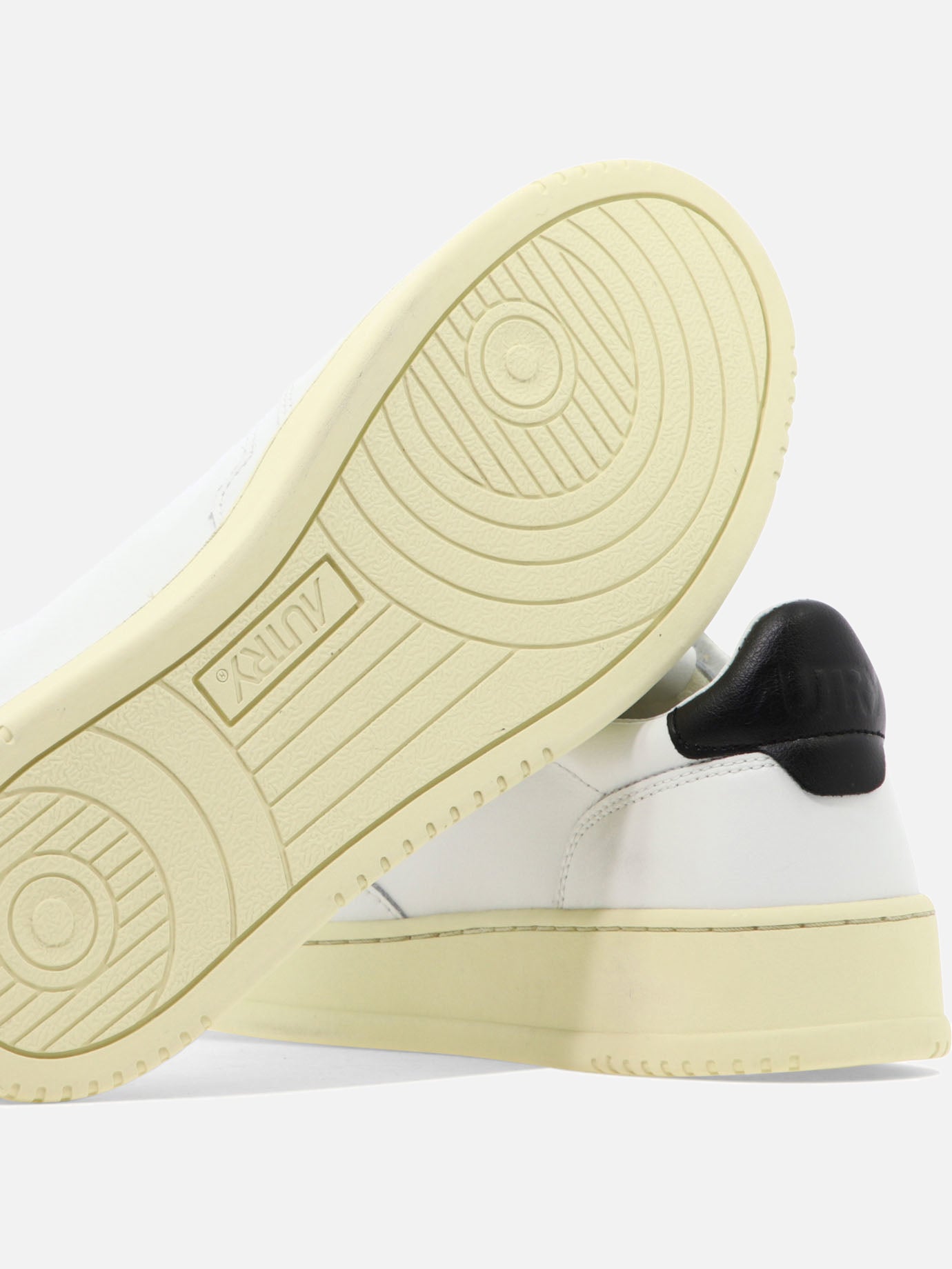 Autry "Medalist Low" sneakers White