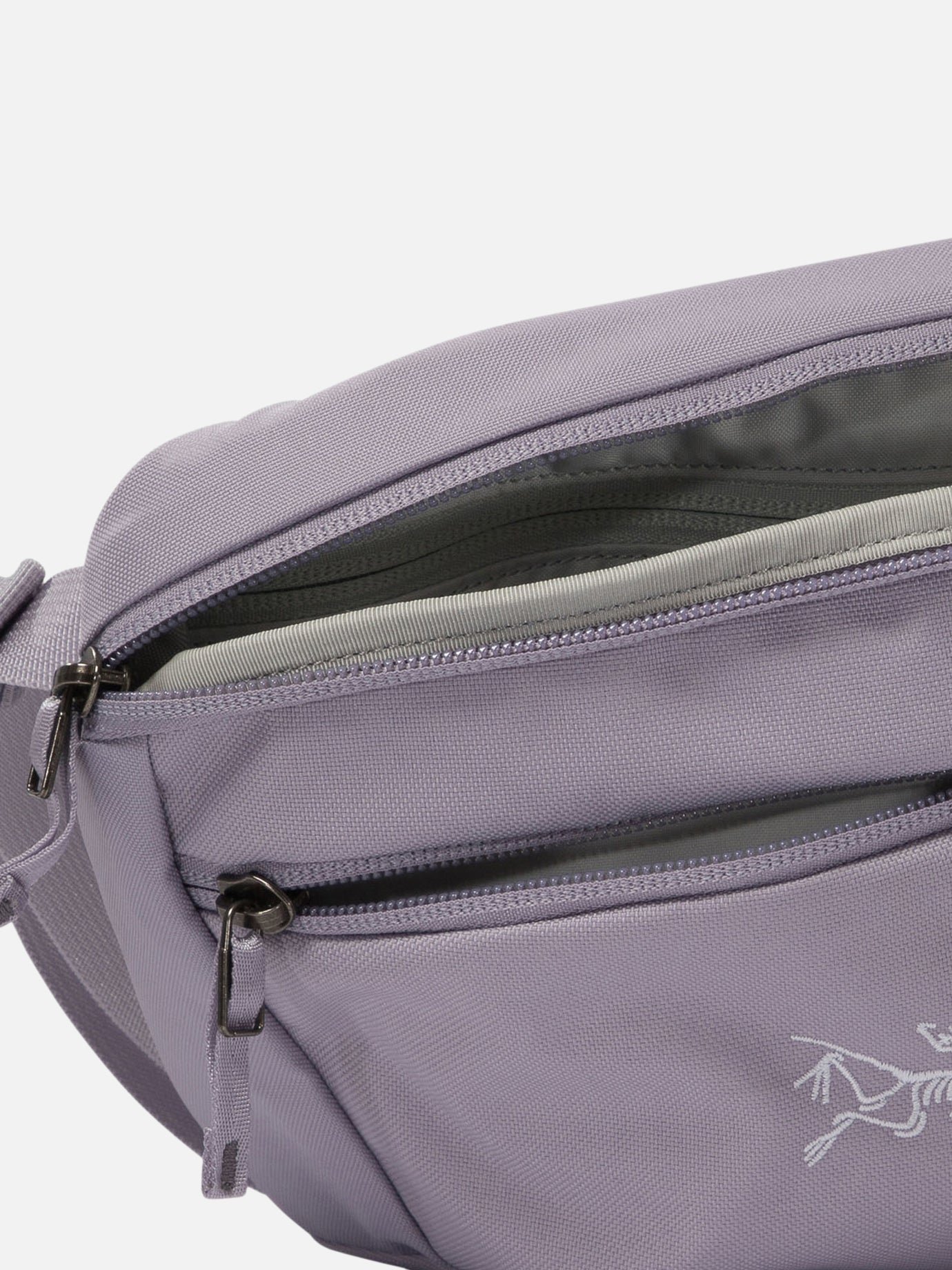 Arc'teryx "Mantis 2" belt bag Purple